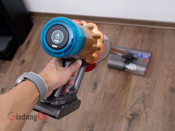 Máy hút bụi lau nhà Dyson V12s Slim Submarine là sản phẩm đầu tiên của hãng có tính năng lau bán ra tại thị trường Việt Nam.