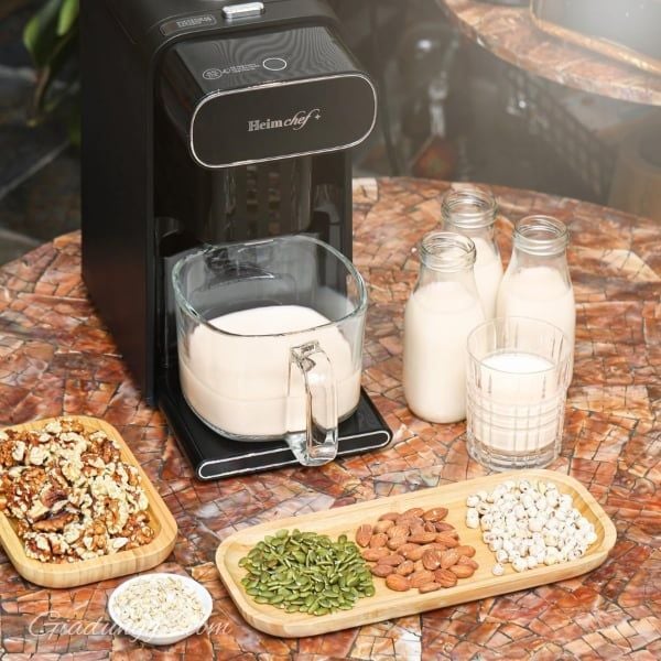 Máy làm sữa hạt HeimChef Plus Pro 920 ó thể đồng thời nấu và tạo ra nhiều thức uống hay món ăn khác nhau