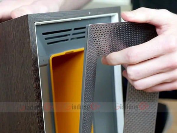 Việc thay thế buồng phản ứng cho Máy lọc không khí Airocide APS-200 khá dễ dàng
