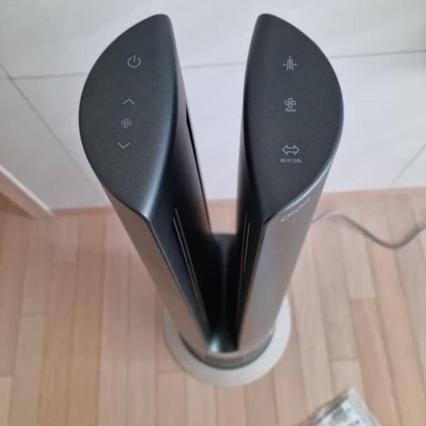 Quạt tháp lọc không khí LG PuriCare Aero FS15GPGF0 Màn hình trực quan bằng con số và màu sắc sẽ cho bạn biết được chất lượng không khí xung quanh.