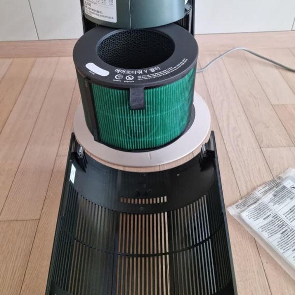 Quạt tháp lọc không khí LG PuriCare Aero FS15GPGF0 Lọc khí mạnh mẽ: HEPA Filter, Công nghệ UVnano, Cảm biến bụi PM 1.0
