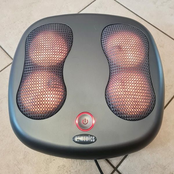 Máy massage chân HoMedics FMS-230H với Vải bọc cacbon siêu bền, chịu lực tốt, chống biến dạng và khó rách nên bạn có thể an tâm sử dụng trong thời gian dài.