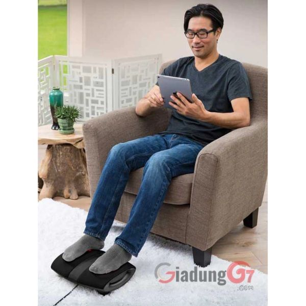 Máy massage chân HoMedics FMS-255H với đèn hồng ngoại cùng 12 đầu bi massage cho cảm giác Shiatsu như tại Spa.