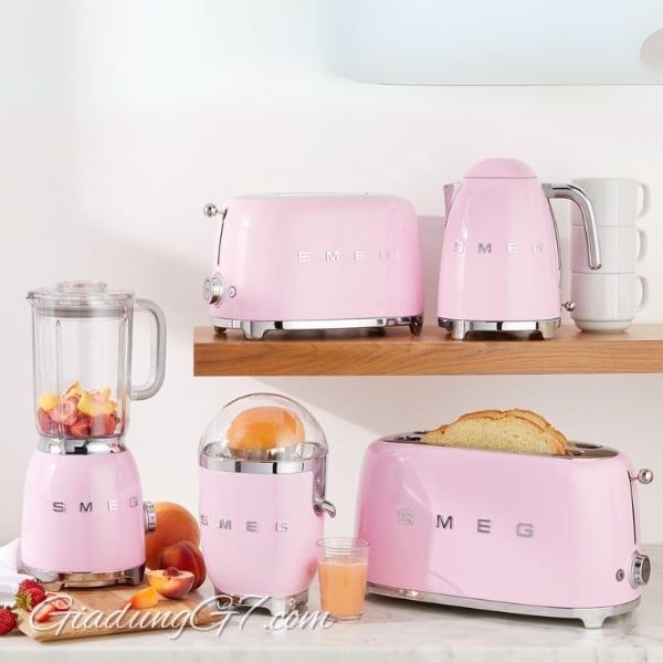 Thương hiệu Smeg có nhiều sản phẩm gia dụng màu hồng cực kỳ nữ tính