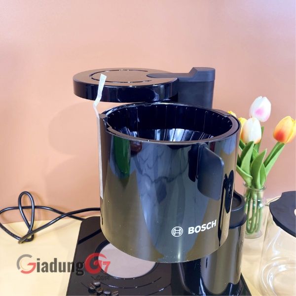 Máy pha cà phê Bosch TKA8013 có cảm biến hương thơm, giúp điều chỉnh độ mạnh yêu thích cho cà phê.