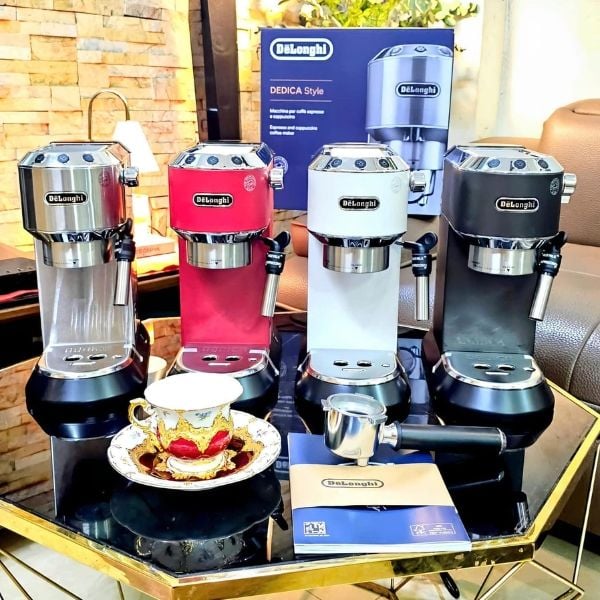 Máy pha cà phê Delonghi Dedica Style EC685.M  Sử dụng với cà phê bột xay sẵn hoặc cà phê túi lọc