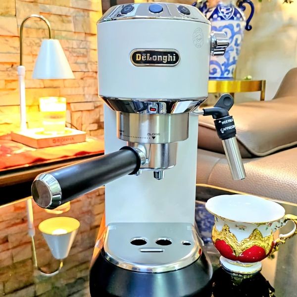 Máy pha cà phê Delonghi Dedica Style EC685.M Hệ thống Cappuccino có thể điều chỉnh