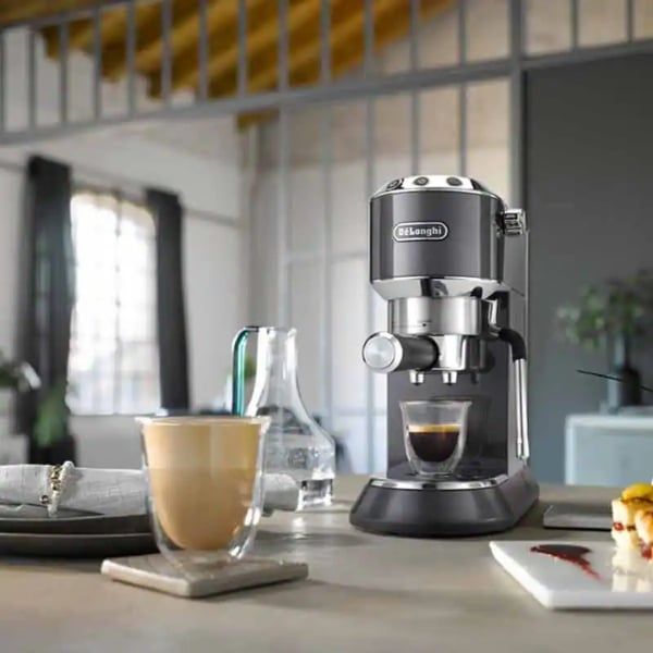 Máy pha cà phê Delonghi EC885 thiết kế bắt mắt trang nhã trong bất kỳ nhà bếp nào