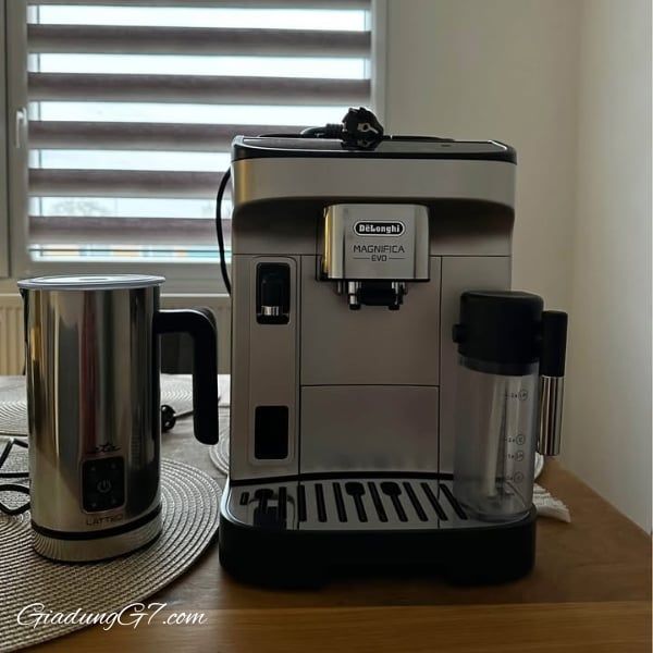 Máy pha cà phê Delonghi ECAM 292.33.SB Magnifica Evo Vòi chiết xuất linh hoạt và tiện dụng