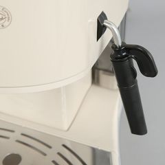 Cánh tay hơi nước để tạo ra những tách cappuccino sủi bọt và những ly latte mịn màng.