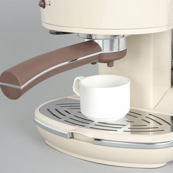Máy pha cà phê De’Longhi ECOV311 có khả năng kết hợp hơi nước, không khí và sữa để pha Cappuccino.
