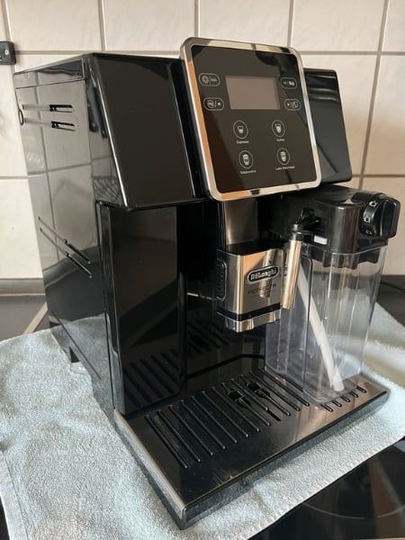 Máy pha cà phê DeLonghi ESAM 428.40.BS Perfecta Evo Thích hợp cho cả cà phê hạt và cà phê bột