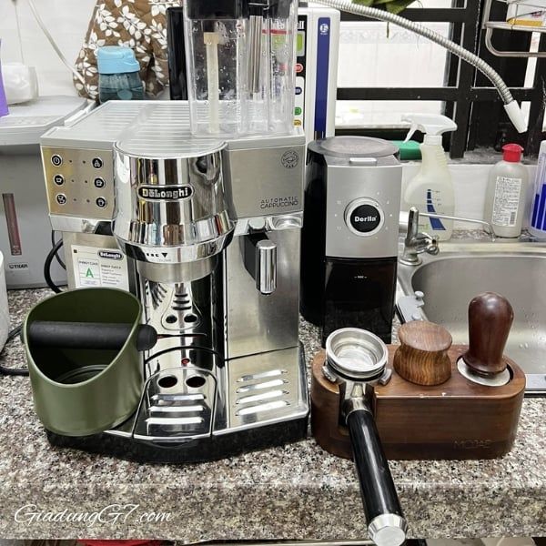 Máy pha cà phê Delonghi Espresso EC850.M Dễ sử dụng