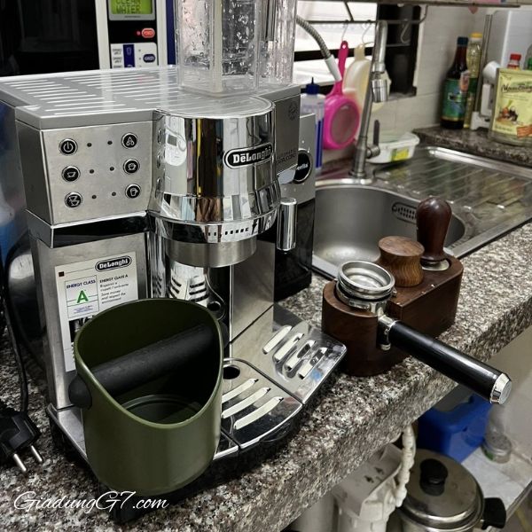 Máy pha cà phê Delonghi Espresso EC850.M Dễ sử dụng