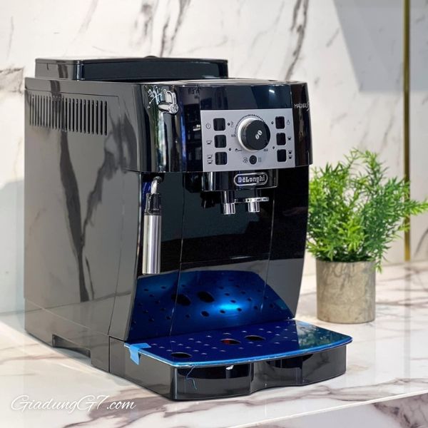 Máy pha cà phê Delonghi Magnifica S ECAM 22115B với 4 nút chọn trực tiếp cho 2 loại cà phê: Espresso, Coffee