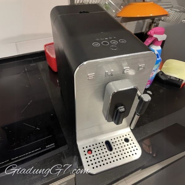 Máy pha cà phê Smeg BCC02BLMEU Sở hữu công nghệ nhiệt cao cấp