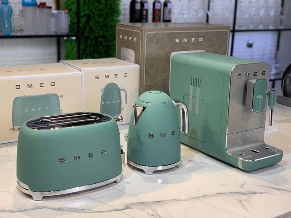 Máy pha cà phê Smeg BCC02EGMEU giúp bạn có thể có được các loại đồ uống khác nhau theo sở thích của mình