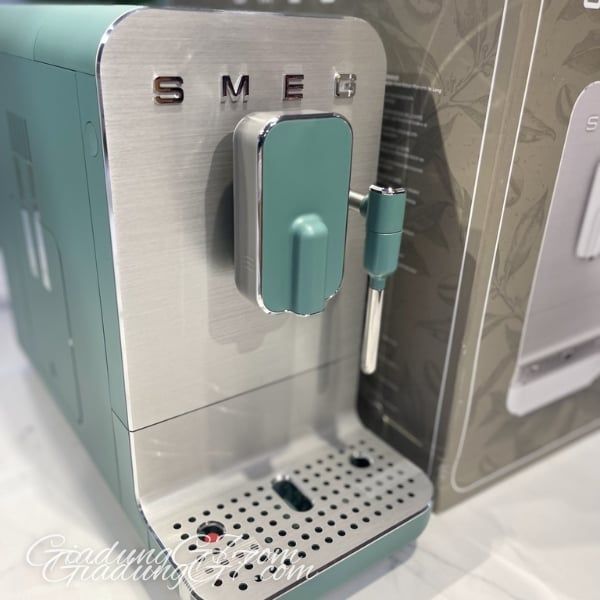 Máy pha cà phê Smeg BCC02EGMEU Sở hữu công nghệ nhiệt cao cấp