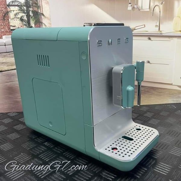 Máy Pha Cà Phê Smeg BCC02EGMEU có Bộ phận ủ cà phê dễ dàng tháo rời để vệ sinh