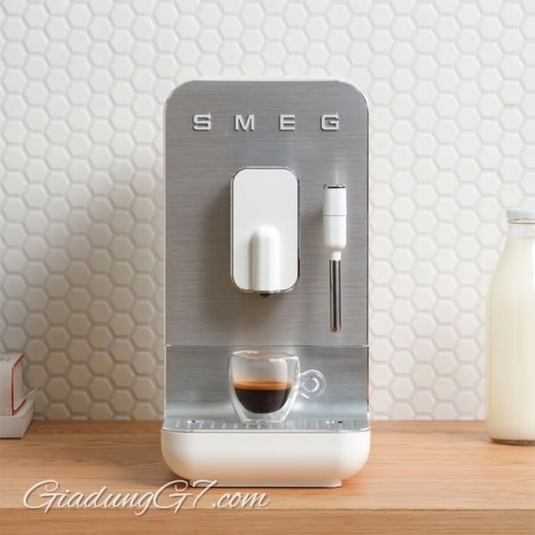 Máy pha cà phê Smeg BCC12WHMEU màu trắng Pha chế các loại cà phê cổ điển như ristretto, espresso, americano, cappuccino, latte macchiato, nước nóng