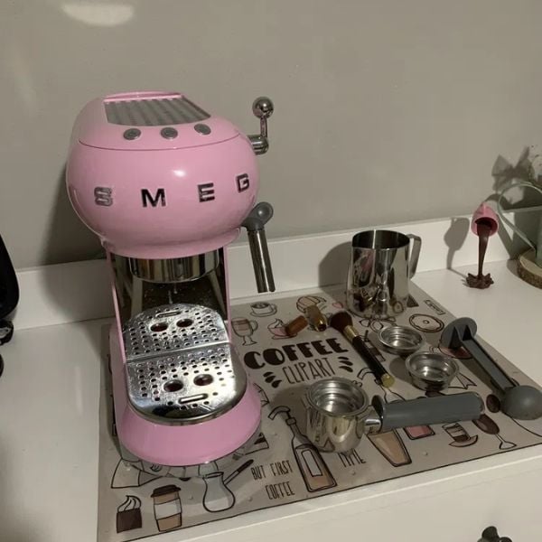 Máy pha cà phê Espresso Smeg ECF01PKEU với Hệ thống báo động De-Calc