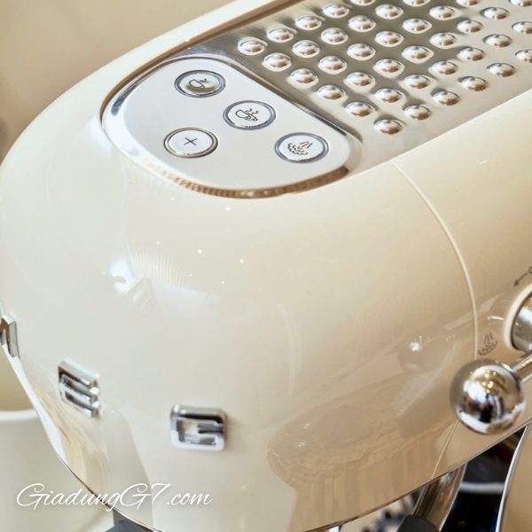 Smeg ECF02CREU Hưởng lợi từ áp suất 15 bar tối ưu