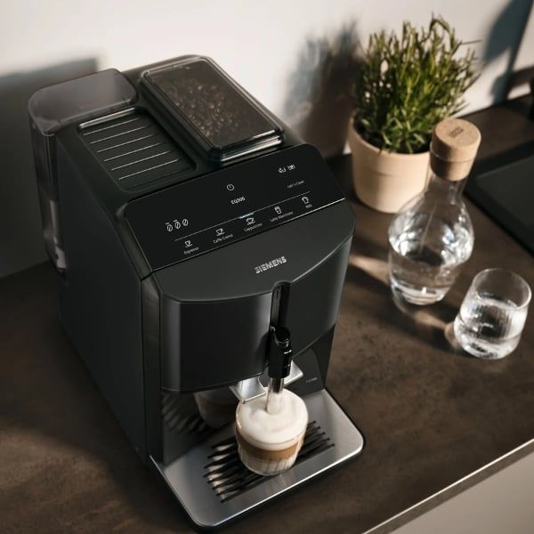 Máy pha cà phê tự động Siemens TF301E09 EQ300&nbsp;mang đến những ly cà phê và sữa đặc biệt tuyệt vời chỉ với một nút bấm.