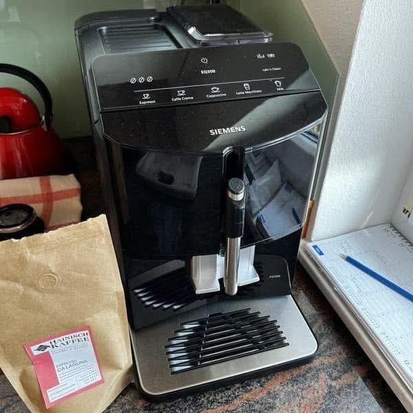 Máy pha cà phê tự động Siemens TF301E09 EQ300 Piano Có vòi rót cà phê có thể điều chỉnh độ cao