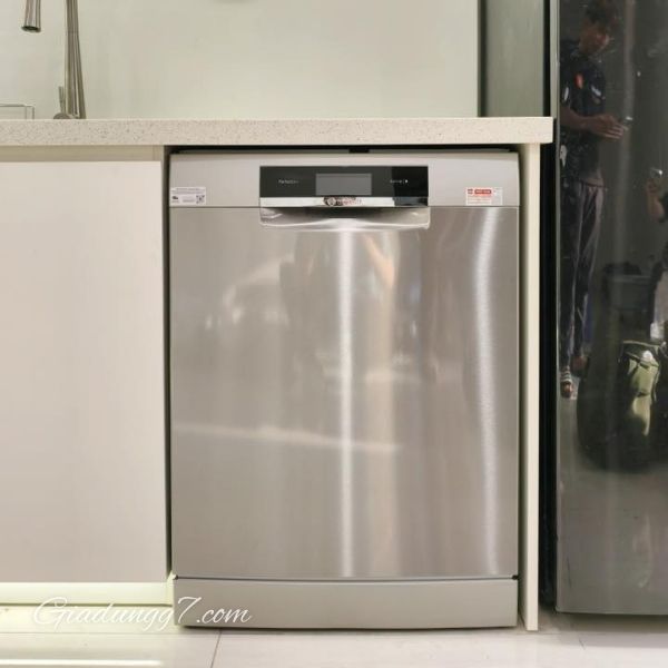 Máy rửa bát Bosch SMS8TCI04E Tính Năng Tiết Kiệm Năng Lượng Và An Toàn