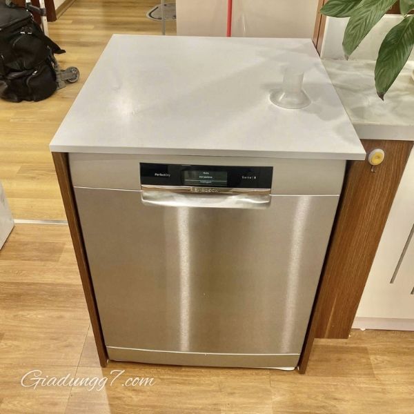 Máy rửa bát Bosch SMS8TCI04E Thiết Kế Bền Vững Và Tiện Lợi