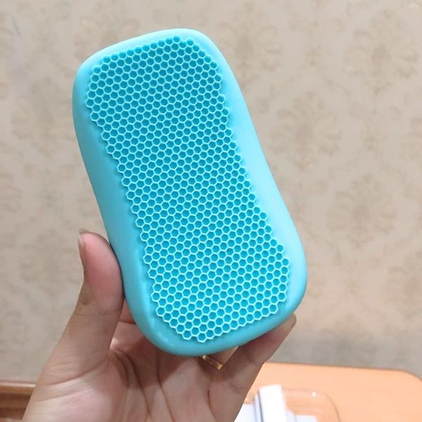 Máy rửa mặt và body Homedics BDY-350 có Kết cấu tổ ong cho hiệu ứng chân không với tác dụng làm sạch hiệu quả hơn