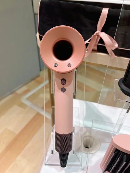 Máy sấy tóc Dyson Supersonic Ceramic Pink HD15 với 4 mức cài đặt nhiệt chính xác