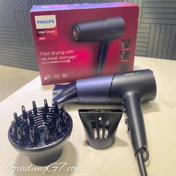 Sử dụng máy sấy tóc Philips dòng 5000 nhỏ gọn, nhẹ, thân thiện với người dùng và dễ cất giữ tại nhà hoặc khi di chuyển.