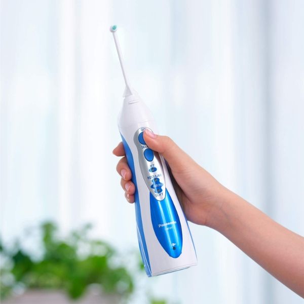 Máy tăm nước Panasonic EW1213A nhập khẩu từ Đức&nbsp;với 3 mức áp lực, bạn dễ dàng loại bỏ mảng bám men răng và thức ăn mắc ở kẽ răng