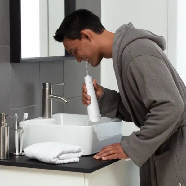Máy tăm nước Waterpik Cordless WF-20 Sử dụng thường xuyên có thể mang lại hơi thở thơm mát và nụ cười rạng rỡ hơn