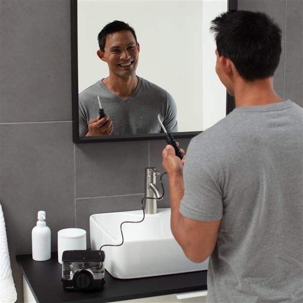 Máy tăm nước Waterpik WF-12 Pin lithium-ion cung cấp thời gian sử dụng lên đến 4 tuần
