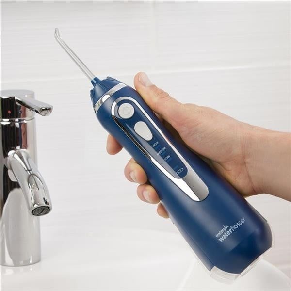 Máy tăm nước Waterpik WP583 / WP-583 có thiết kế cực kỳ yên tĩnh và bộ sạc từ tính nhanh trong 4 giờ.