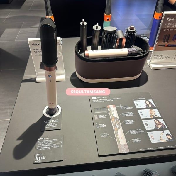 Máy tạo kiểu tóc đa năng Dyson Airwrap Coanda 2x có chip RFID có thể nhận dạng từng dụng cụ tạo kiểu khi được kết nối với thiết bị