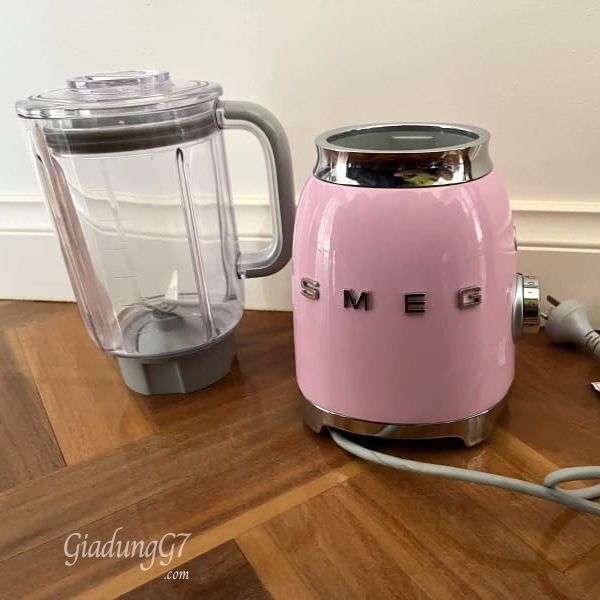 Máy xay sinh tố Smeg BLF03 được trang bị chức năng khóa an toàn