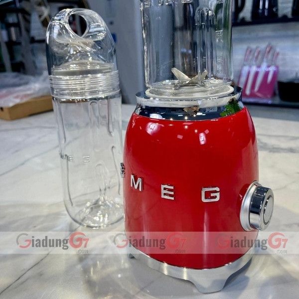 Smeg Red personal blender PBF01RDEU