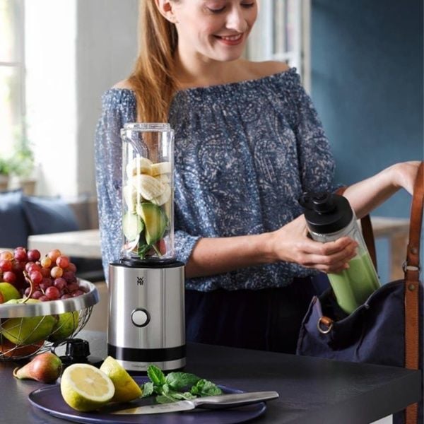 Máy xay sinh tố WMF KITCHENminis Smoothie-to-Go được chế tạo từ Cromargan đã được cấp bằng sáng chế của WMF