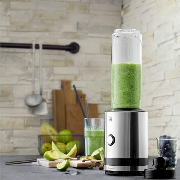 Máy xay sinh tố WMF Kuchenminis Smoothie to Go được làm bằng Cromargan với lớp sơn mờ.