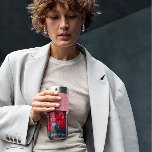 Máy xay sinh tố Mix and Go WMF Kuchenminis cho Hiệu quả tuyệt vời với 300 ml sinh tố được xay hoàn hảo chỉ trong 40 giây.