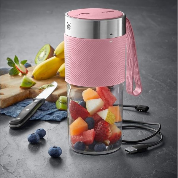 Máy xay sinh tố mini cầm tay với pin lithium-ion 1200 mAh, cho tối đa 10 chu kỳ xay cho mỗi lần sạc đầy.