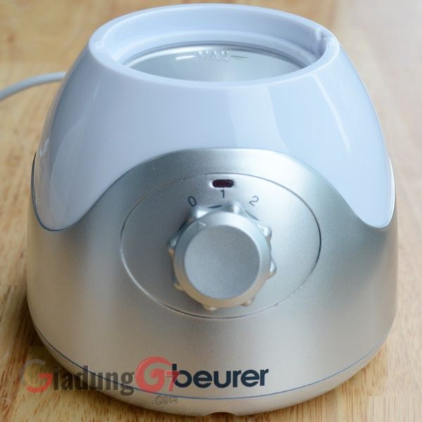 Máy xông hơi mặt Beurer FS50 điều chỉnh bằng nút vặn cơ với 2 tốc độ phun sương