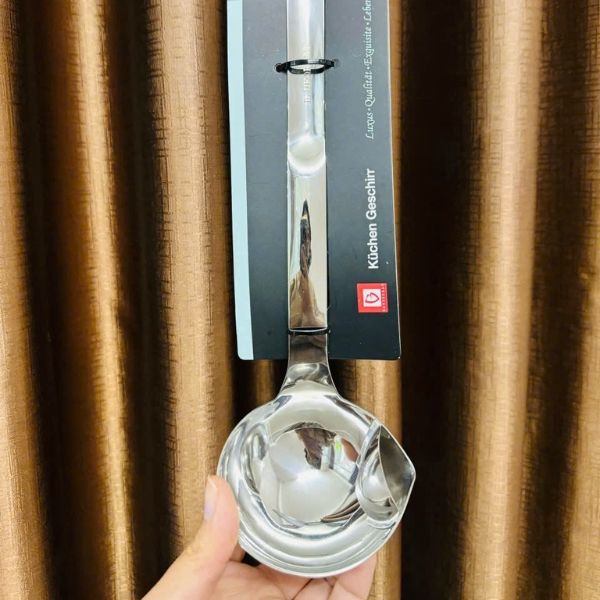 Muôi múc Steel Ladle Thương hiệu Đức Dễ dàng sử dụng với chiếc muôi thép không gỉ chắc chắn này.