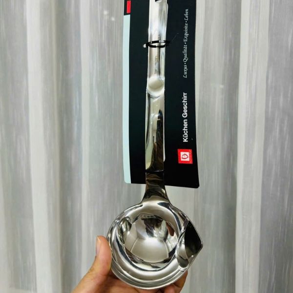 Muôi múc Steel Ladle Thương hiệu Đức Dễ dàng sử dụng với chiếc muôi thép không gỉ chắc chắn này.