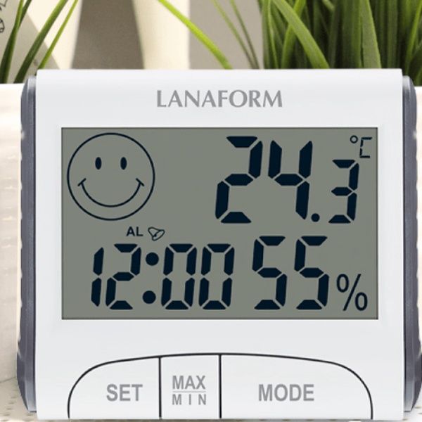 Nhiệt ẩm kế Lanaform đo độ ẩm từ 20 đến 90%, đo nhiệt độ từ -10 đến 50 độ C, dễ đọc bằng màn hình lớn