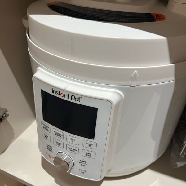 Nồi áp suất đa năng Instant Pot Signature Snow White 60 Áp suất, nấu chậm, nấu cơm, hấp, sữa chua, sous vide, làm bánh, xào, giữ ấm.
