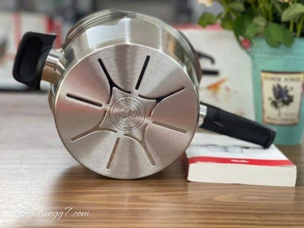 Đáy Bếp Cookstar® Phân Phối Nhiệt Hoàn Hảo của Nồi áp suất Fissler Vitavit Premium 4.5L